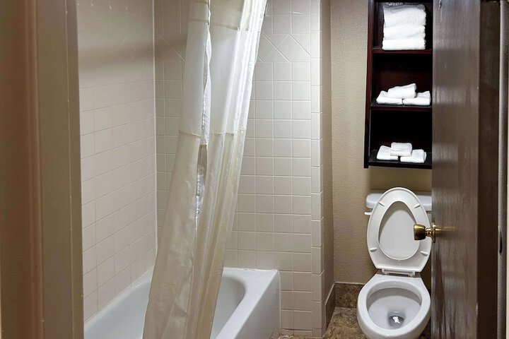 Room 5 of 15