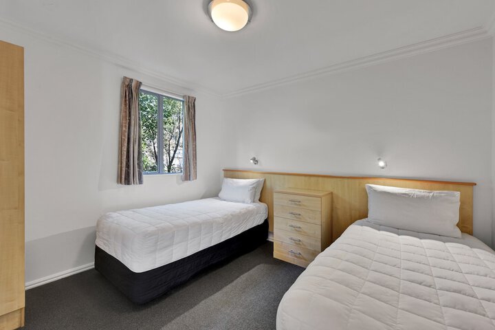 Room 15 of 122