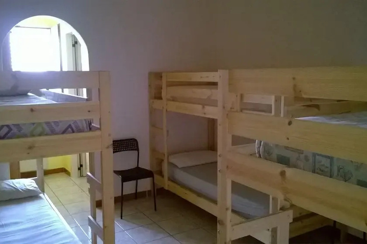 Room 4 of 16