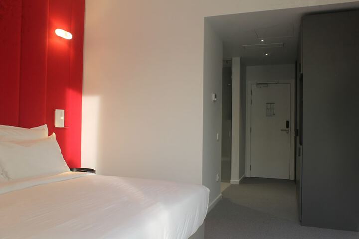 Room 12 of 24