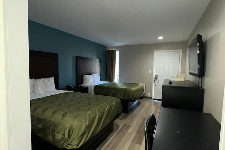 2 Double Beds Accessible (9 of 33)