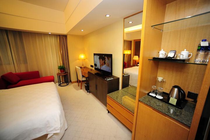 Room 15 of 42