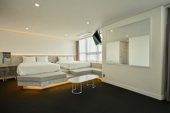 Room 72 of 224
