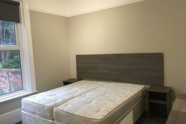 Room 6 of 11