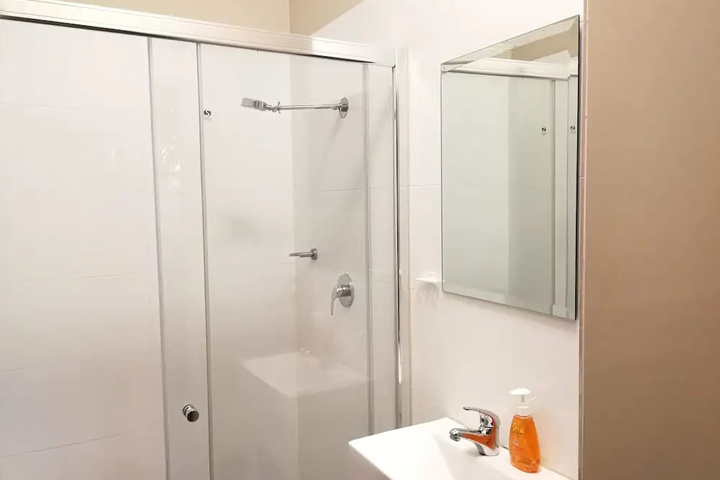 Room 6 of 13