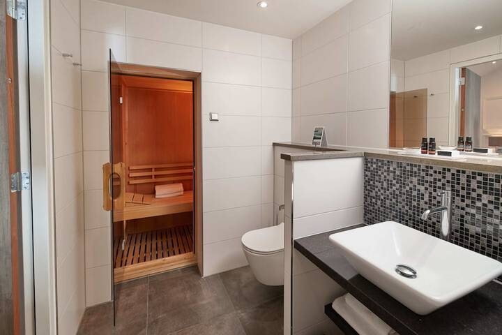 Room 50 of 125