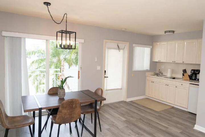 Waterfront Studio- Pool Beach, Intercostal-5