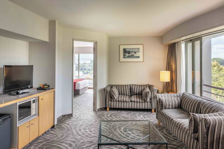 Room 38 of 100