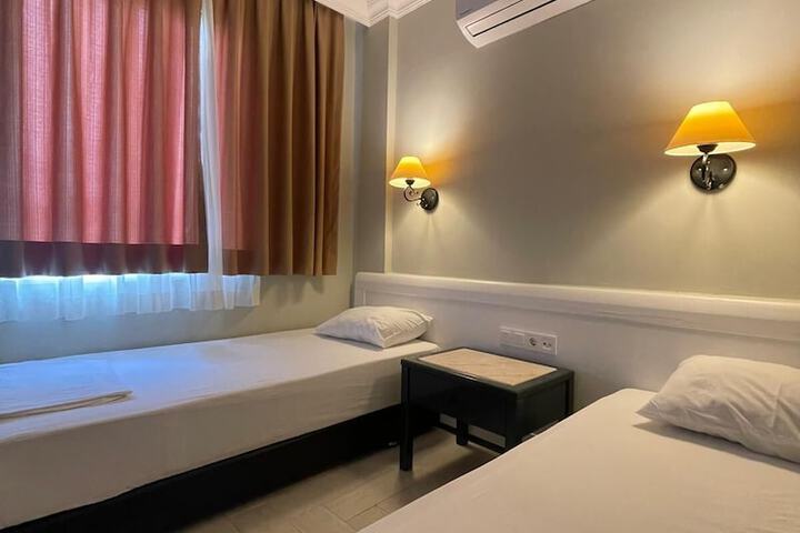 Room 9 of 34