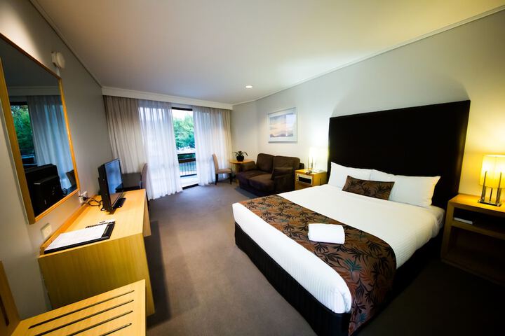 Room 3 of 32
