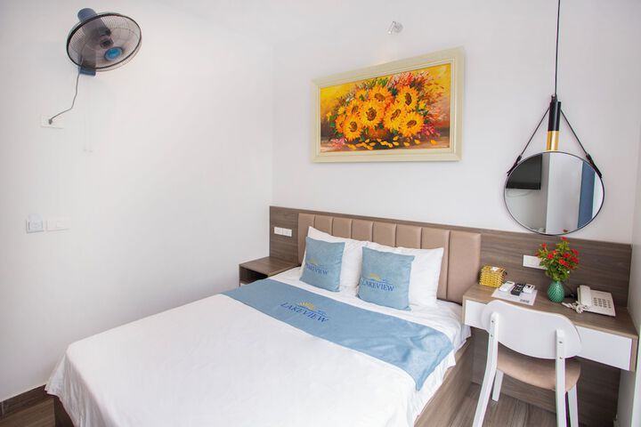 Room 5 of 75