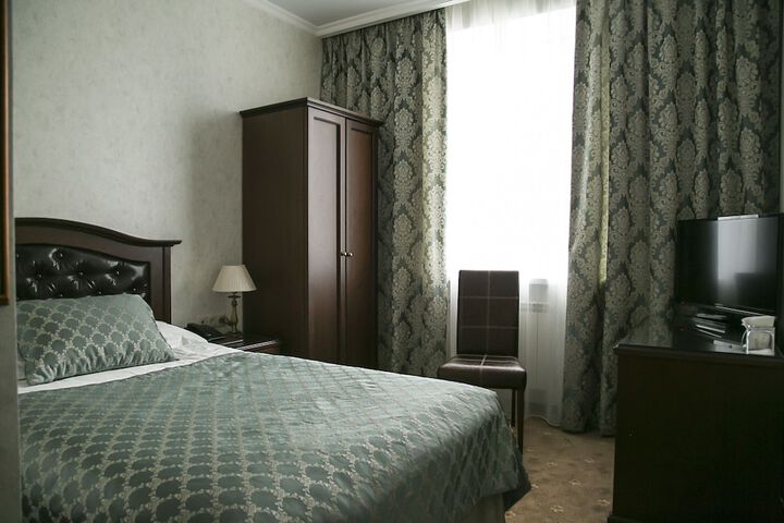 Room 12 of 37