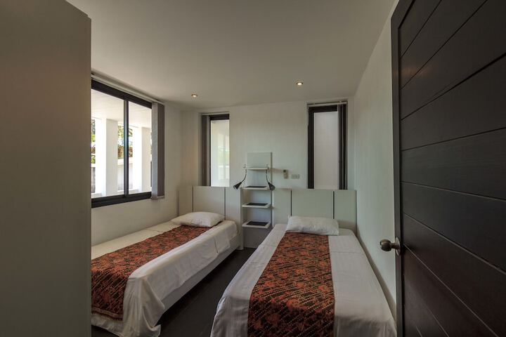 Room 14 of 272