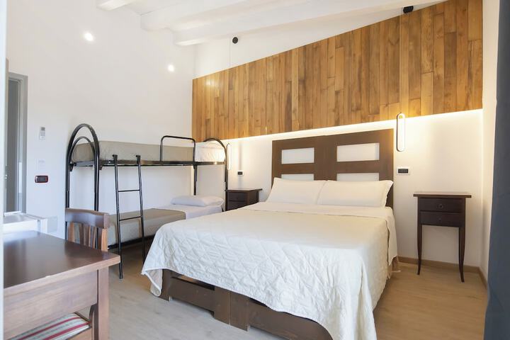 Room 3 of 82