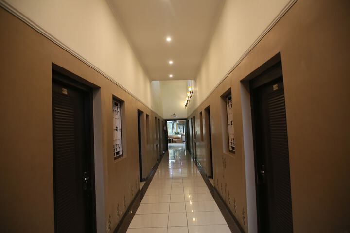 Hotel Exterior 31 of 31