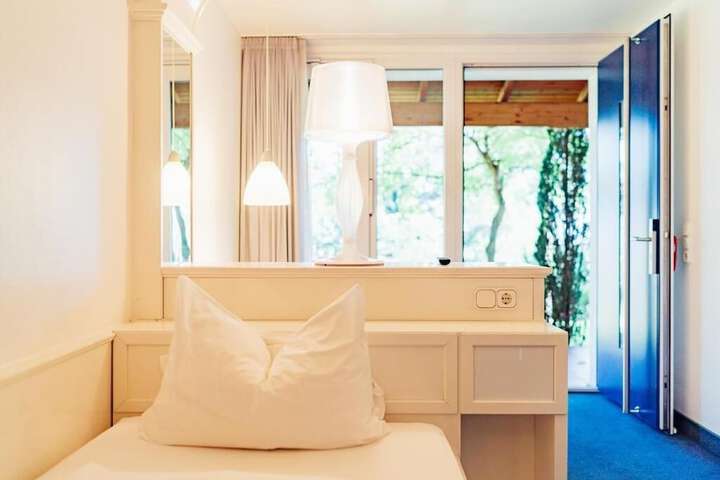 Room 16 of 34