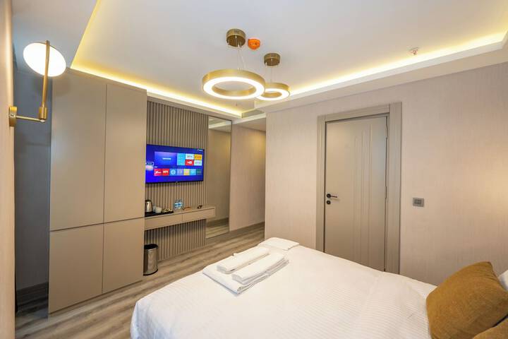 Room 10 of 42