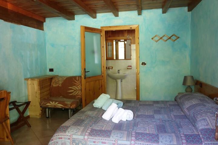Room 4 of 10