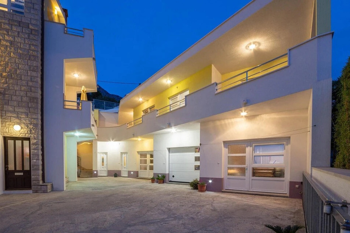 Amazing Home in Lokva Rogoznica With Wifi and 3 Bedrooms