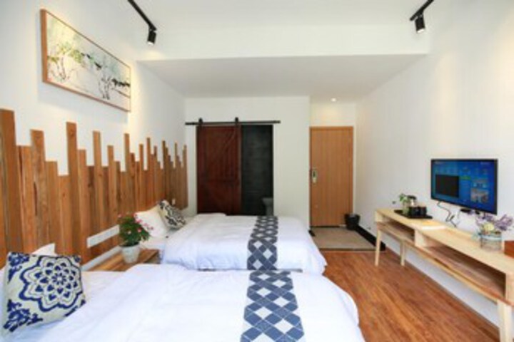 Room 12 of 24