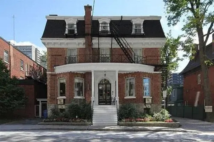 ALBERT HOUSE INN