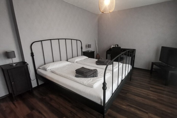 Room 10 of 37