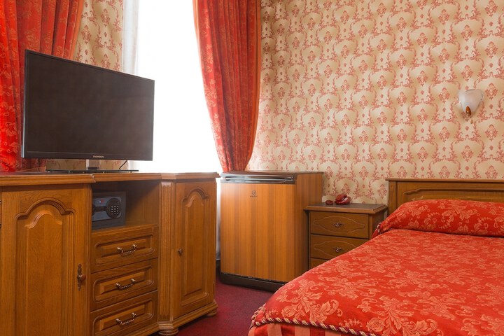 Room 11 of 114