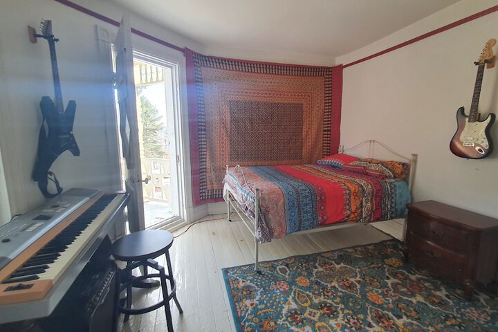 Room 12 of 120