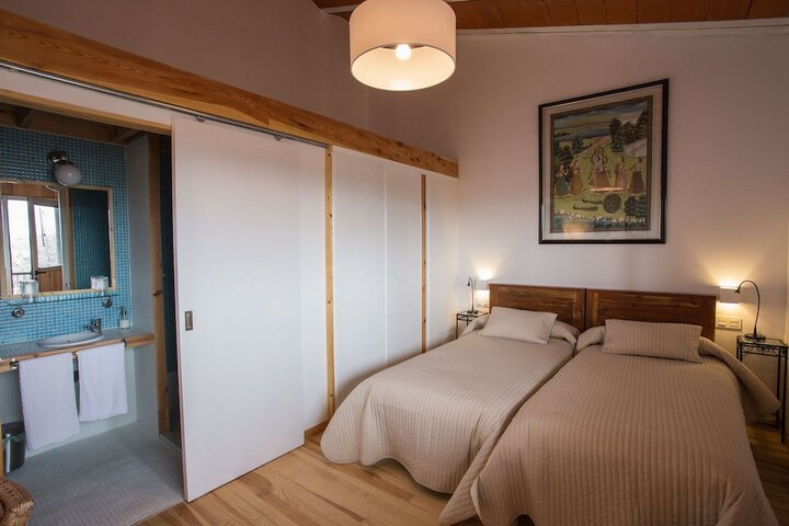 Room 7 of 12