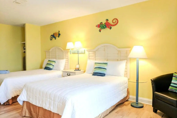 Room 4 of 12