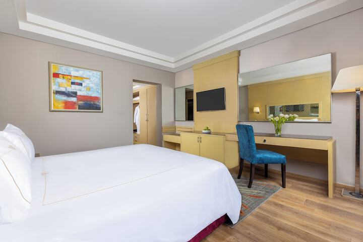 Room 19 of 180