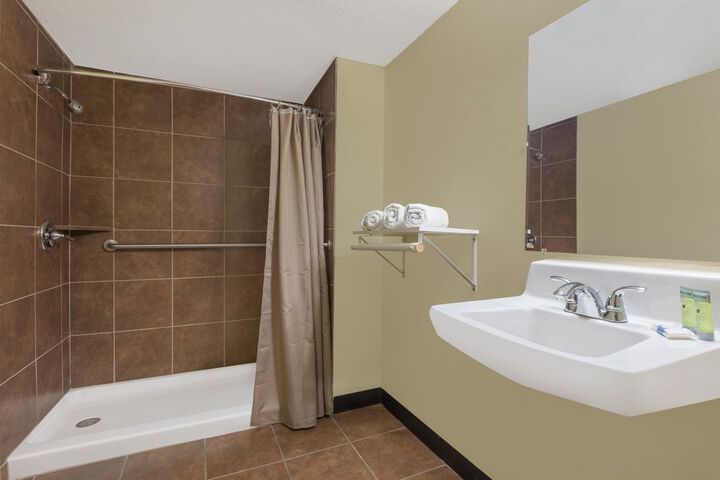 Room 122 of 128