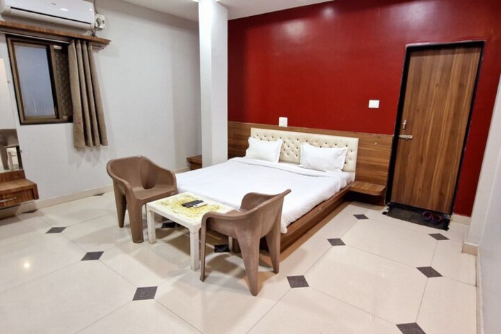 Room 5 of 19