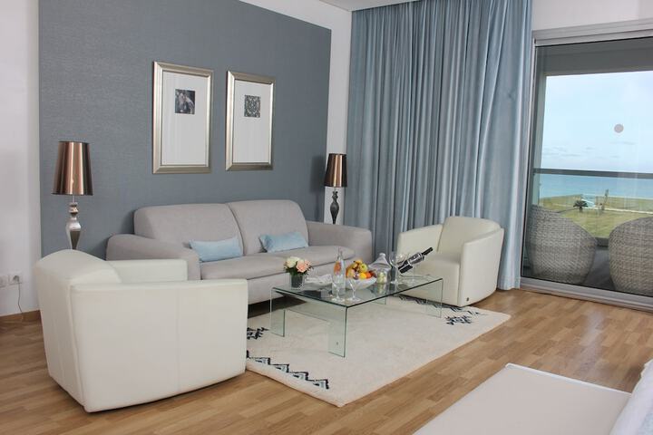Room 25 of 153