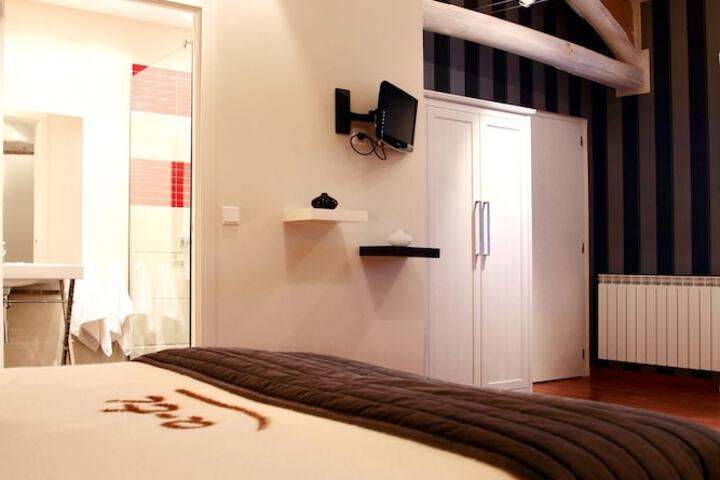 Room 3 of 38