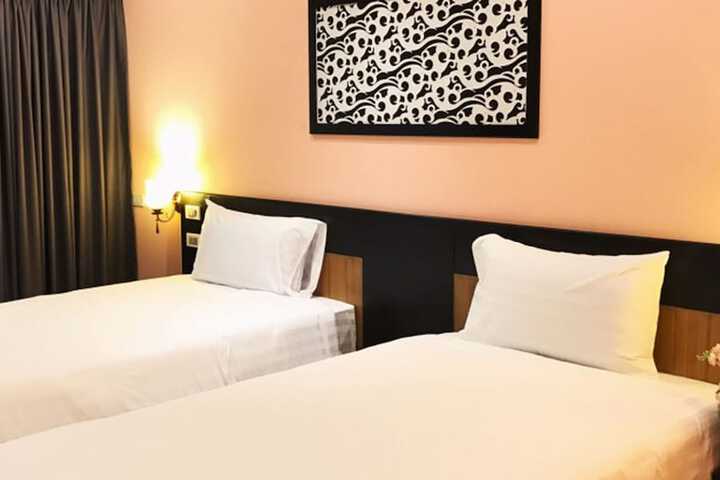 Room 17 of 105
