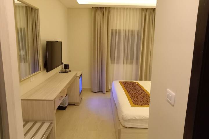 Room 52 of 235