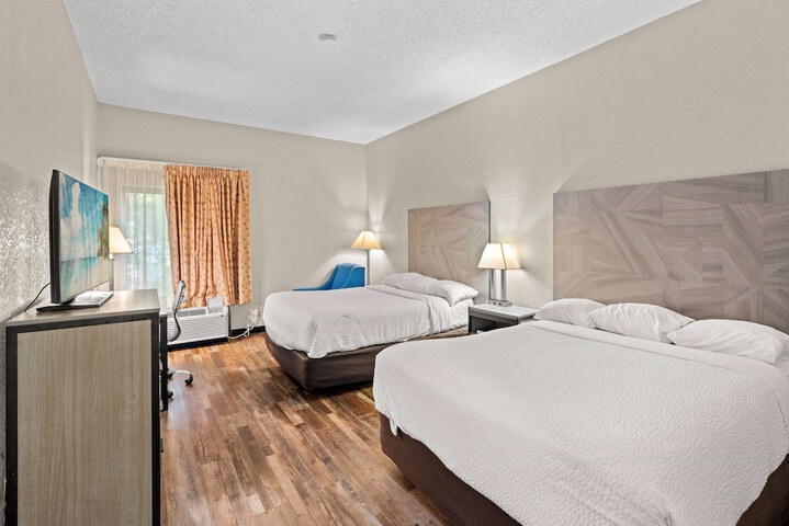 2 Queen Beds (4 of 5)