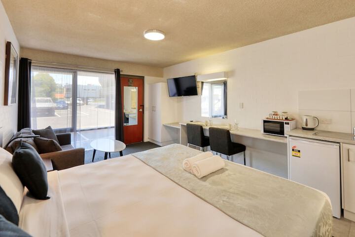 Room 5 of 38