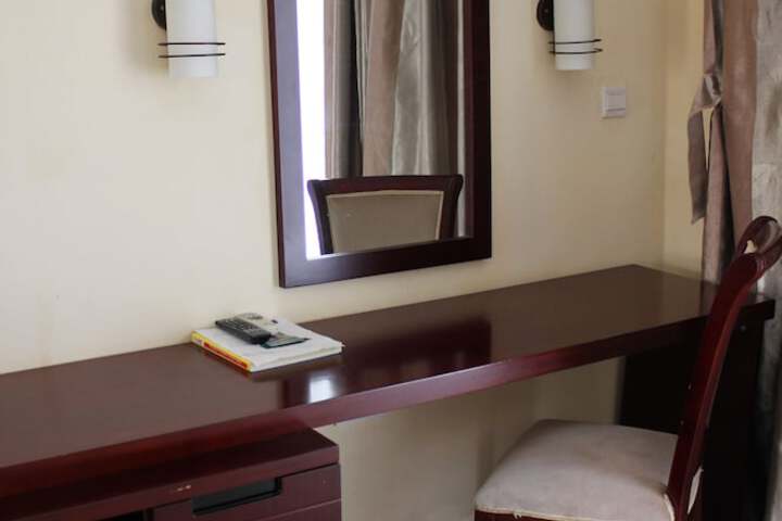 Room 27 of 75