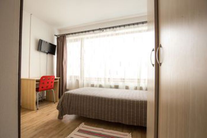 Room 32 of 48
