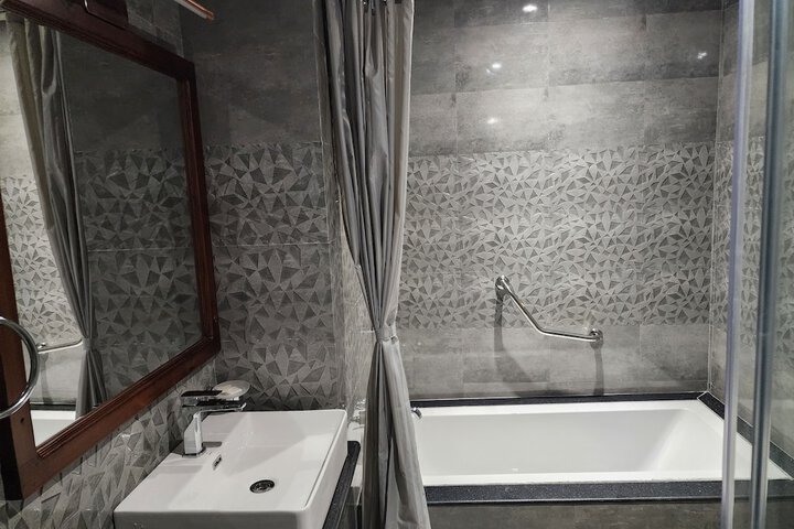 Room 13 of 25