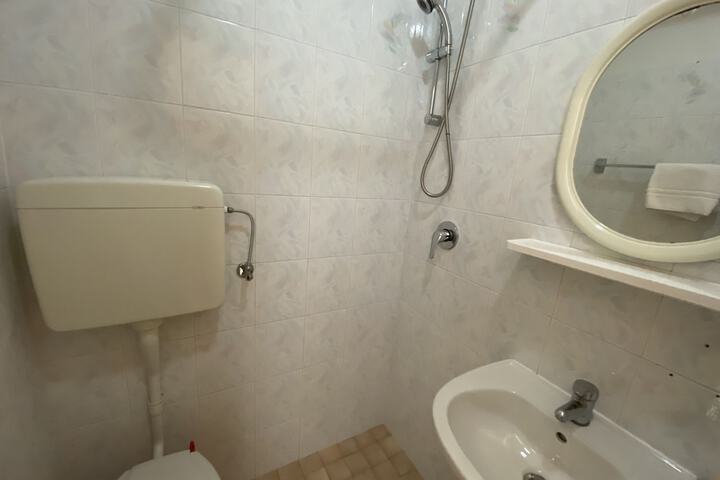Room 64 of 108