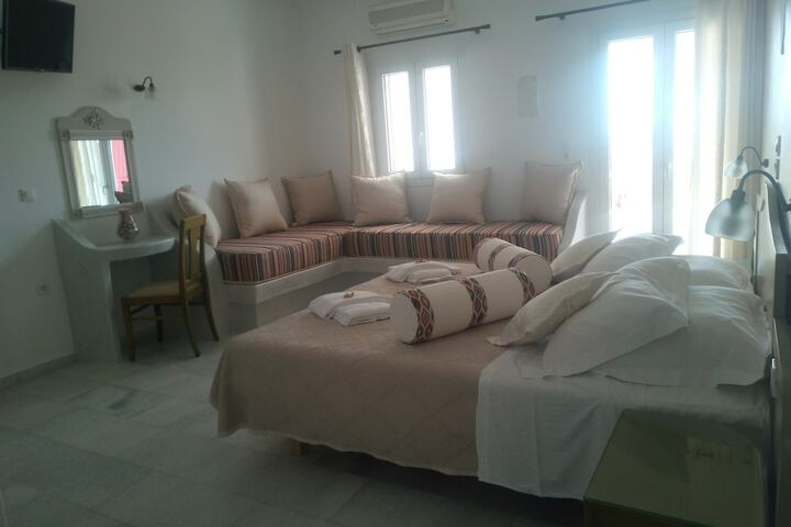 Room 6 of 33