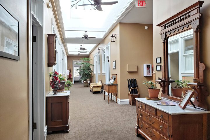 Ballroom/Hall 117 of 126