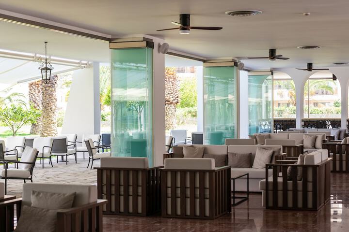 Entrance & Lobby