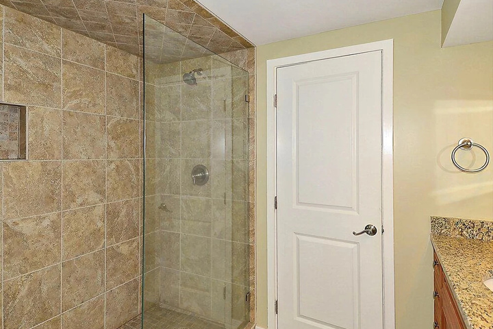 Room 6 of 17