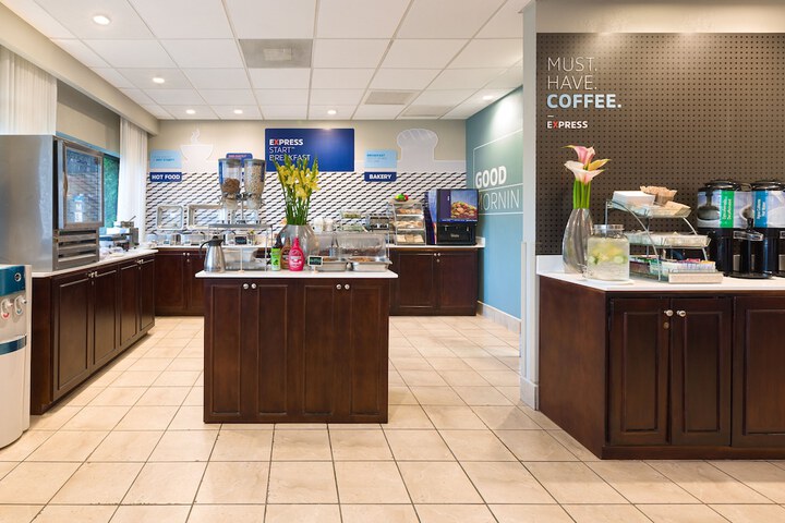 Breakfast/Coffee Service 108 of 125