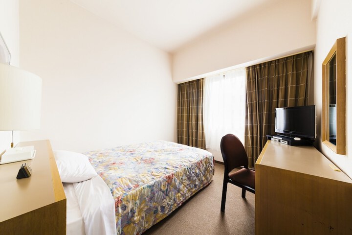 Room 6 of 48