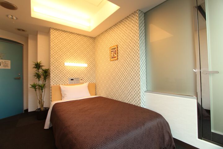 Room 5 of 32